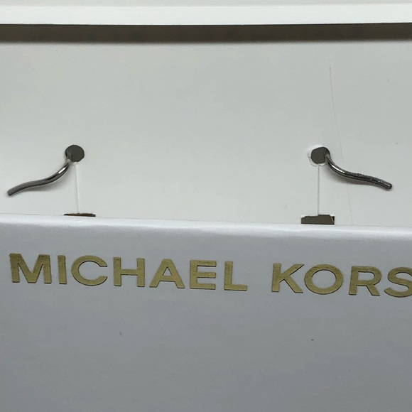 Gorgeous Michael Kors  Earrings ⭐️⭐️⭐️ - Picture 3 of 3